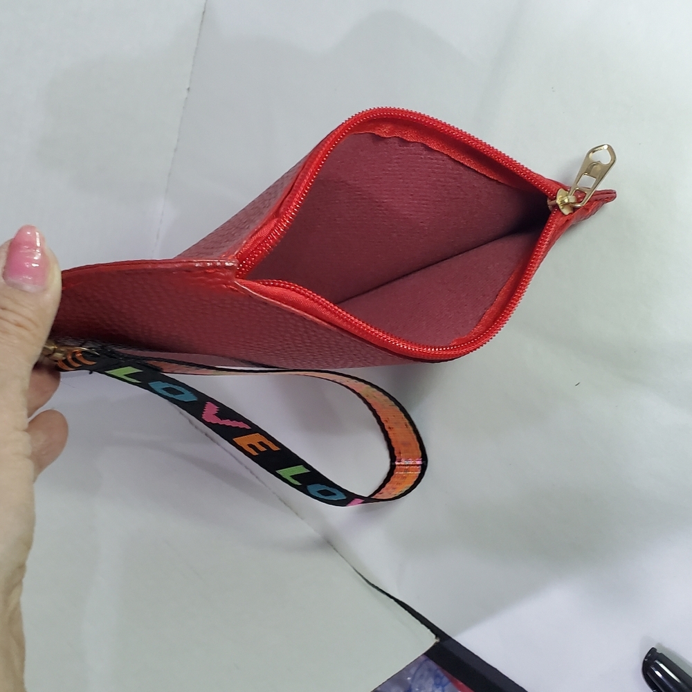Heart Shaped Wristlet Red  Clutch Bag Love 🆕️ - Picture 10 of 12